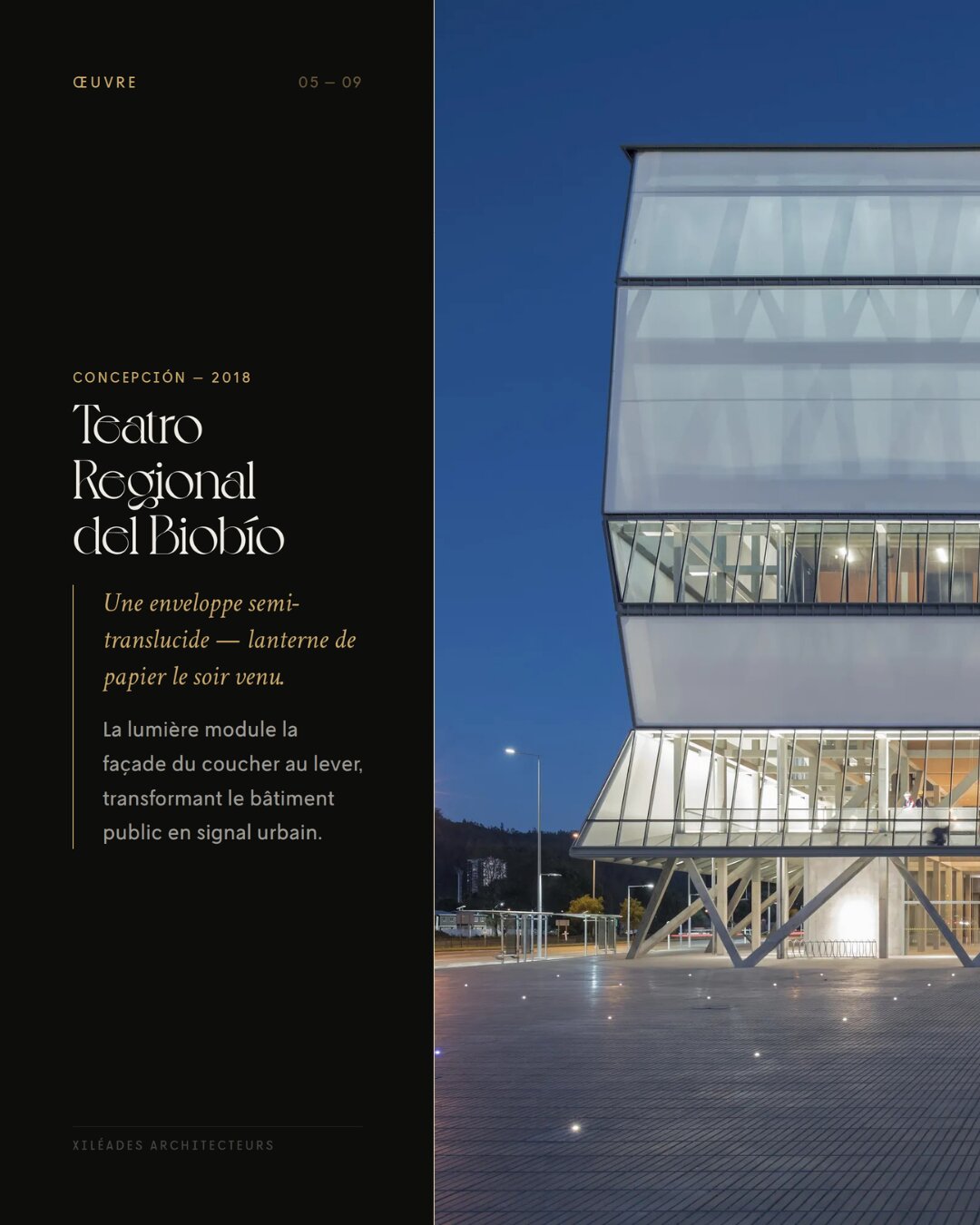 Façade du Teatro Regional del Biobío à Concepción, enveloppe semi-translucide éclairée le soir
