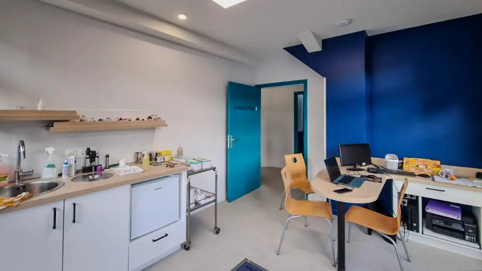 Clinique Vétérinaire Univet Colombes : Aménagement Design+Build par Xiléades, Agence Architecture Paris — vue 2