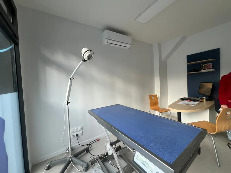 Salle de consultation et table d'examen