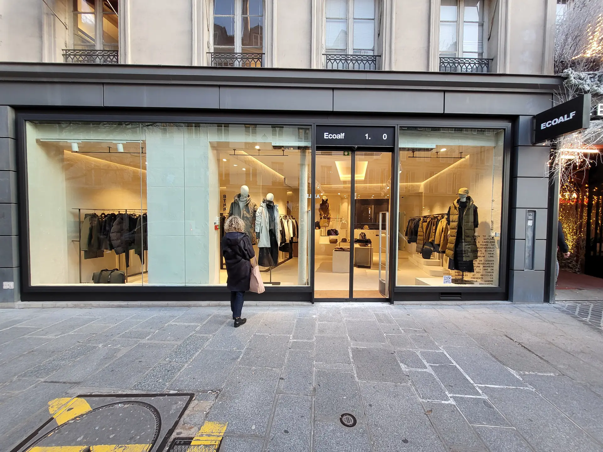 Fachada de la boutique Ecoalf, París 4.º.