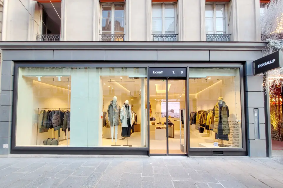 Aménagement ERP Boutique Ecoalf Paris 4e | Agence Design+Build Commerces — vue 2