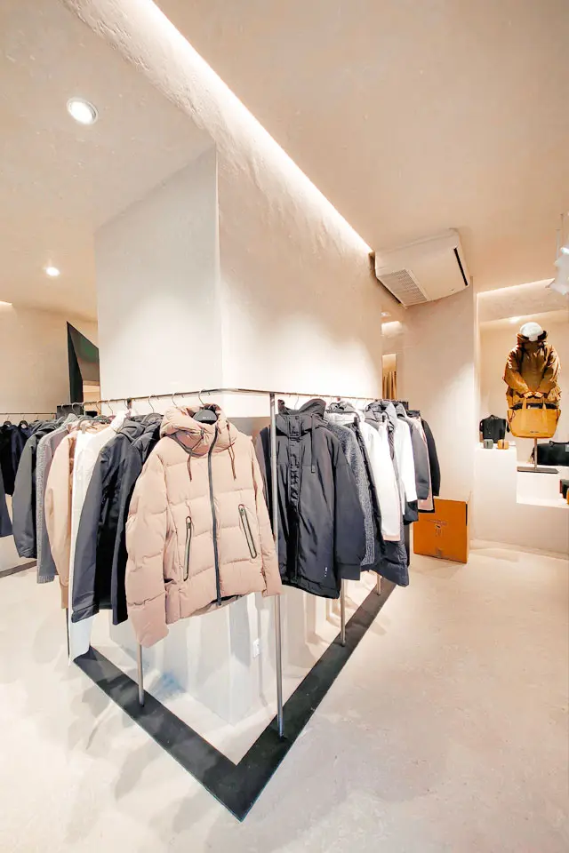 Aménagement ERP Boutique Ecoalf Paris 4e | Agence Design+Build Commerces — vue 5