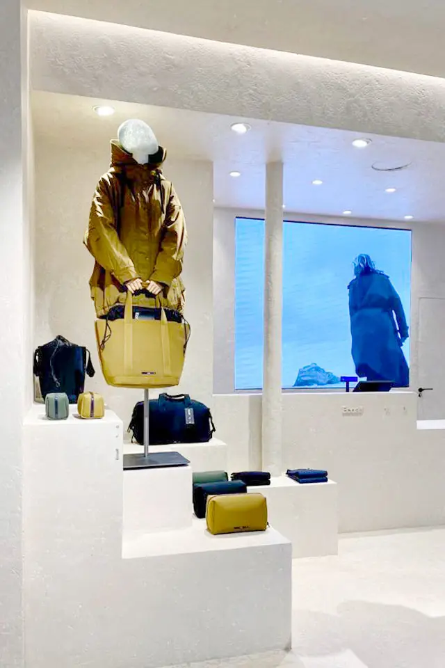 Aménagement ERP Boutique Ecoalf Paris 4e | Agence Design+Build Commerces — vue 6