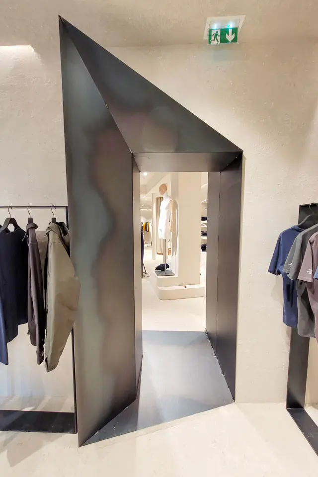 Aménagement ERP Boutique Ecoalf Paris 4e | Agence Design+Build Commerces — vue 7