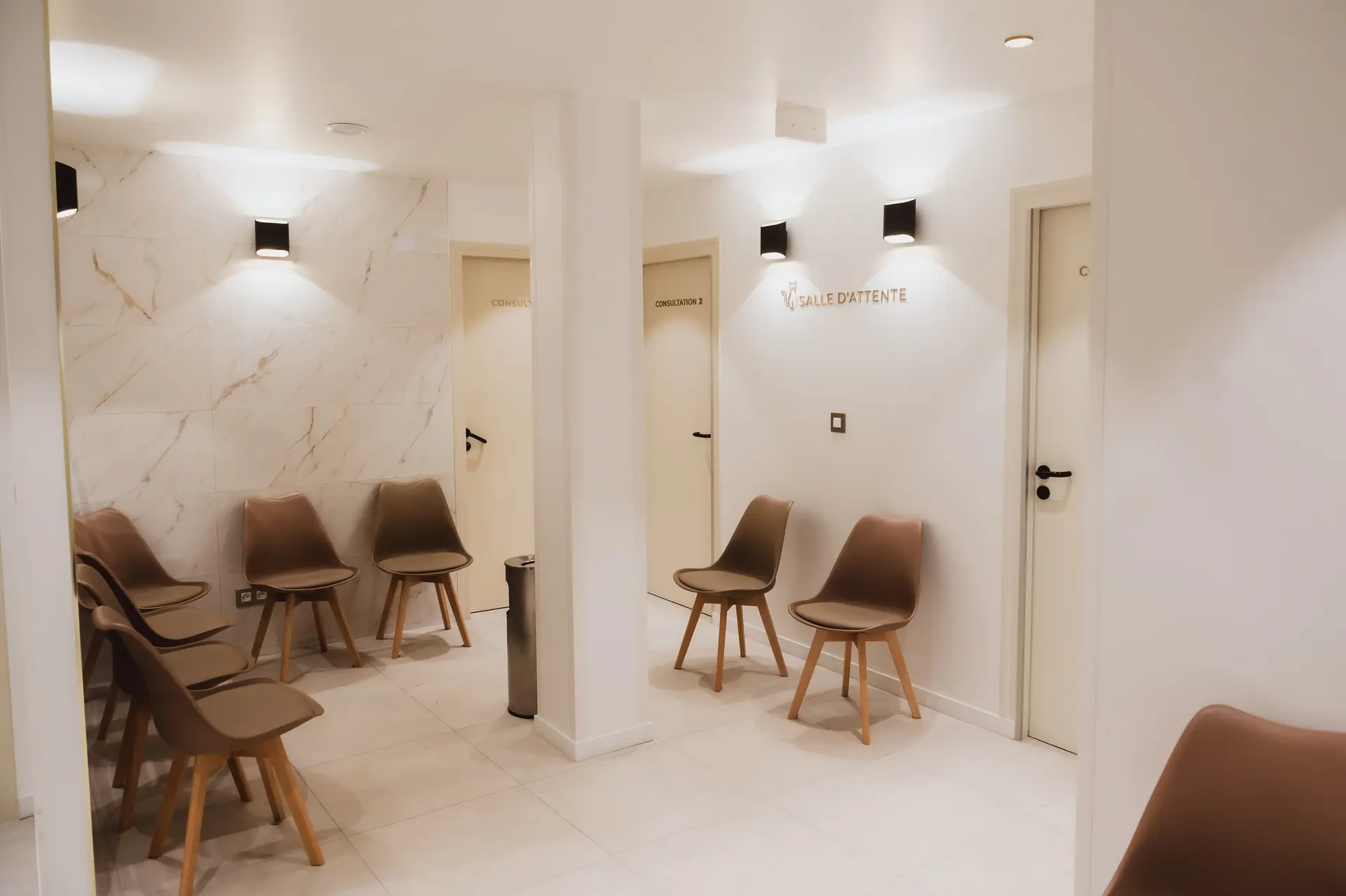 Salle d'attente et ses assises, MUV Neuilly-sur-Seine