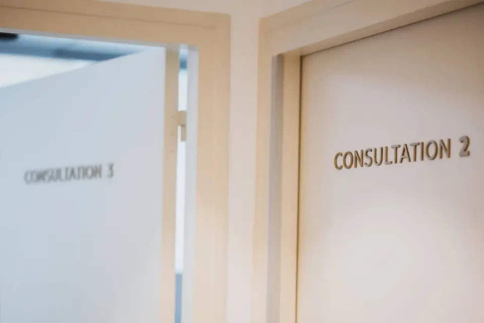 MUV Neuilly-sur-Seine : Rénovation & Aménagement Locaux Pro Clé en Main Paris — vue 11