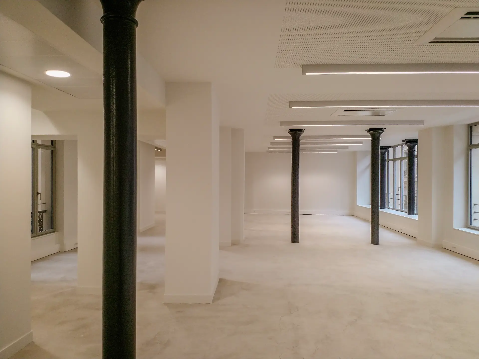 Plateau de bureaux en enfilade, colonnes fonte