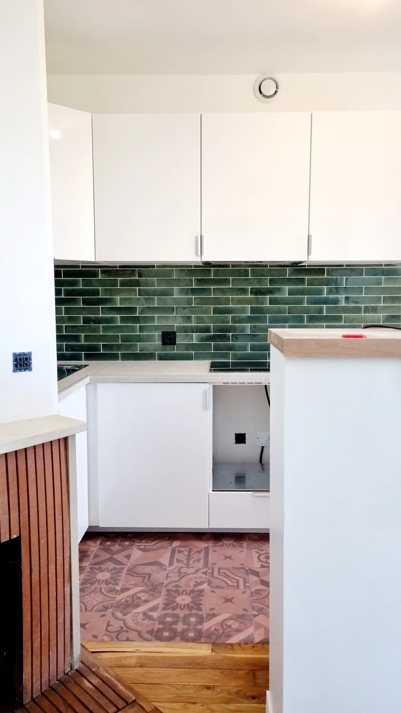 Vue d'ensemble de la cuisine ouverte